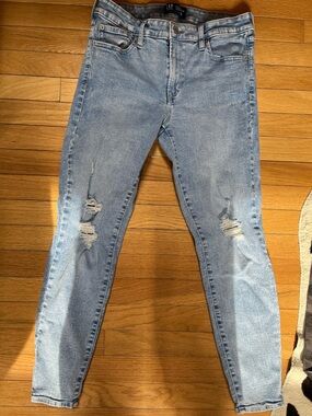 GAP Women's Light Wash Distressed Skinny Jeans